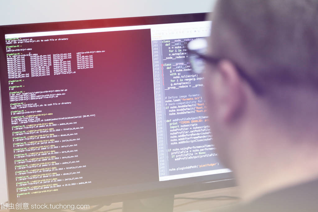 軟件編程的開發人員在工作室辦公室項目